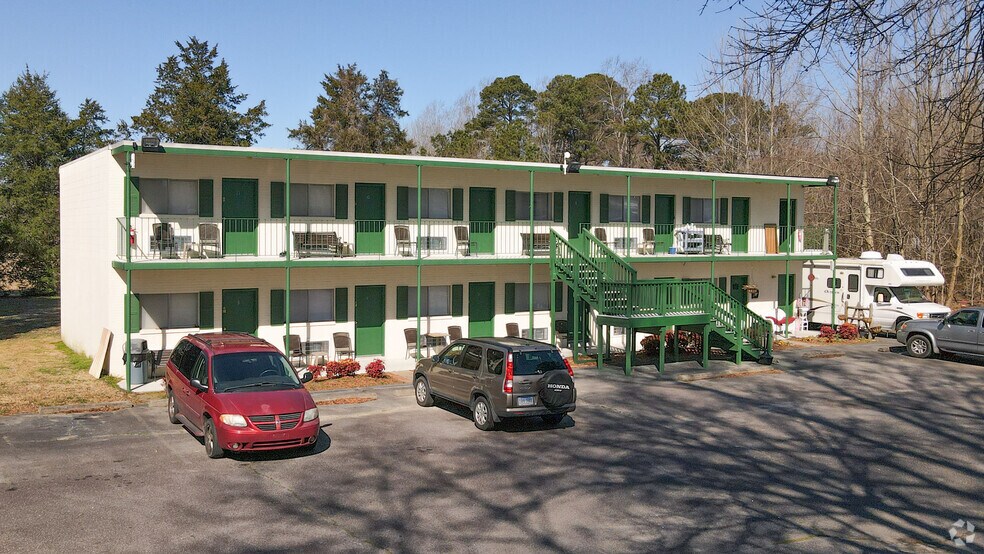Surry County Portfolio Sale portefeuille de 4 propriétés à vendre sur LoopNet.ca - Photo du bâtiment - Image 2 de 5