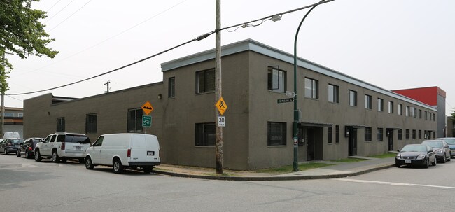Plus de détails pour 1480-1488 Frances St, Vancouver, BC - Industriel à louer
