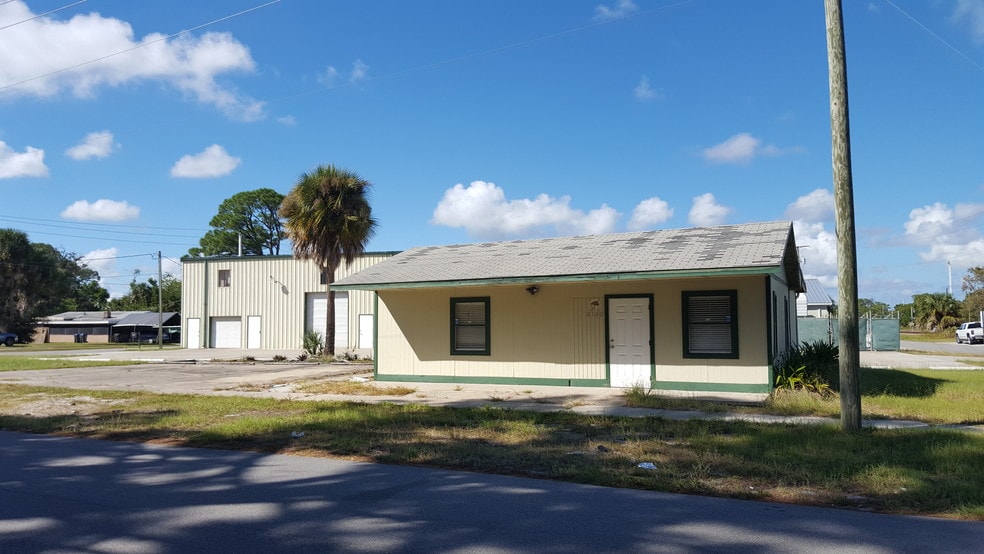 4285 Capron Rd, Titusville, FL à louer - Photo du bâtiment - Image 3 de 6