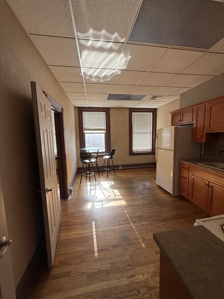 43 Broad Street #multiple properties, portfolio of 3 properties for sale on LoopNet.ca - Building Photo - Image 3 of 19