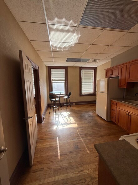 43 Broad Street #multiple properties, portefeuille de 3 propriétés à vendre sur LoopNet.ca - Photo du bâtiment - Image 3 de 19