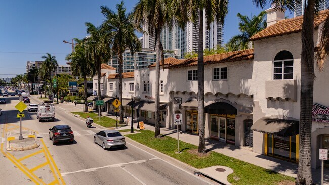 Plus de détails pour 2427 Biscayne Blvd, Miami, FL - Commerce de détail à louer