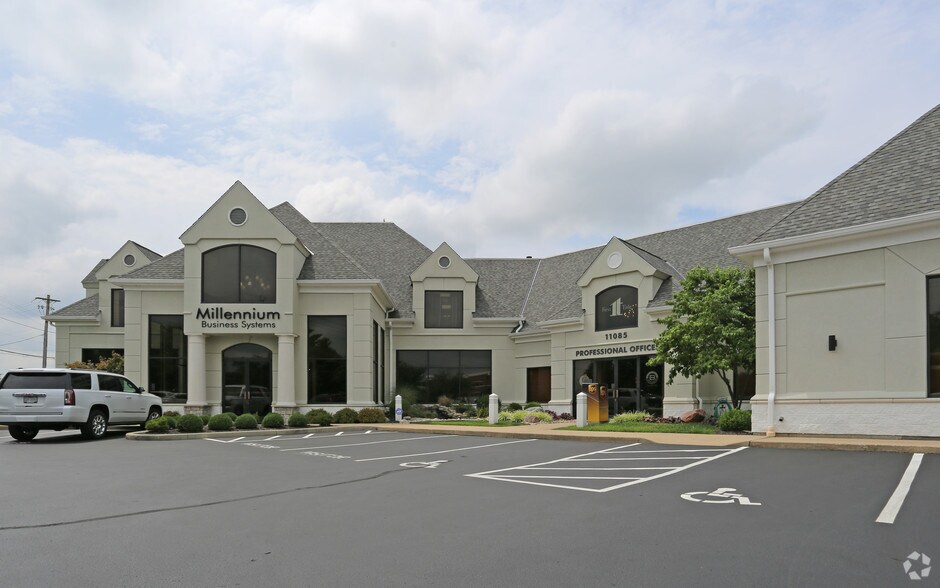 11085 Montgomery Rd, Montgomery, OH à louer - Photo du bâtiment - Image 2 de 20