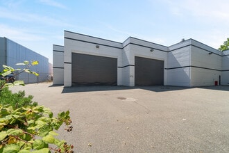 8920 Fraserton Ct, Burnaby, BC à louer Photo du bâtiment- Image 2 de 29