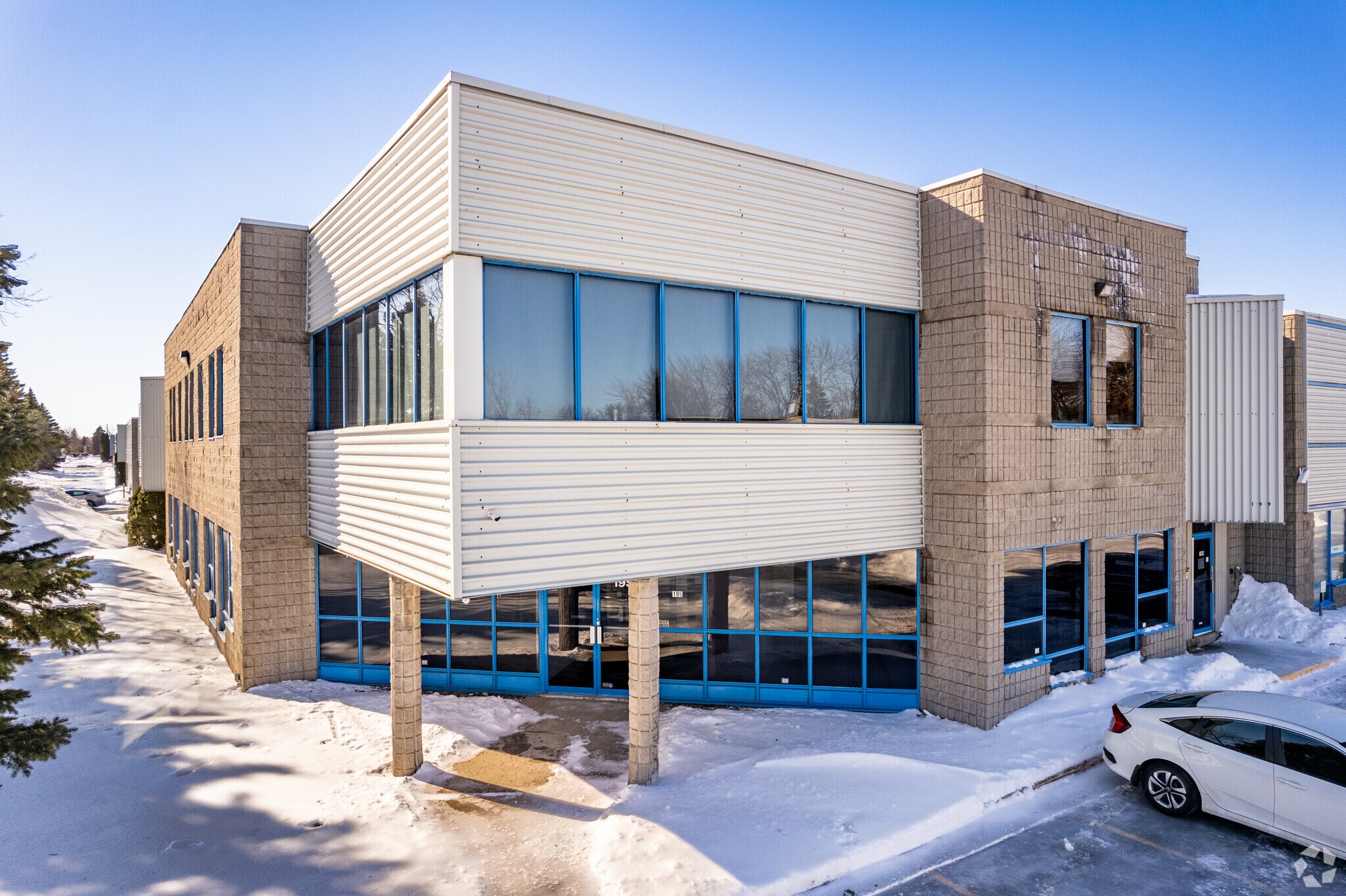 195-203 Av Labrosse, Pointe-claire, QC for sale Building Photo- Image 1 of 1