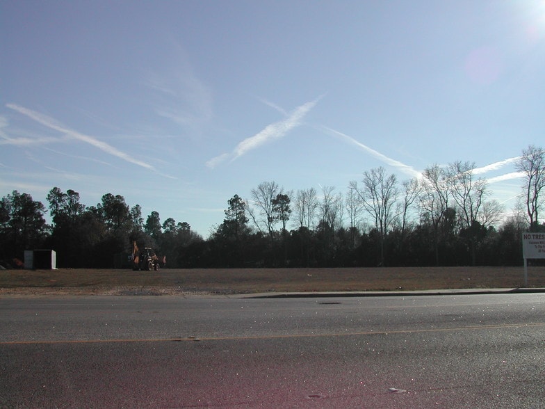 2035 McCrays Mill Rd, Sumter, SC for sale - Primary Photo - Image 1 of 1