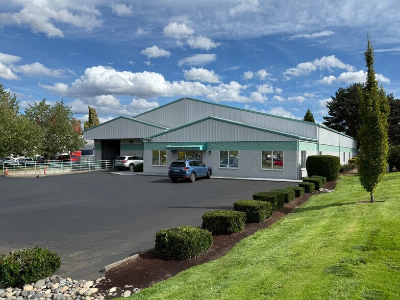 13909 NW 3rd Ct, Vancouver, WA à vendre - Photo du bâtiment - Image 2 de 8