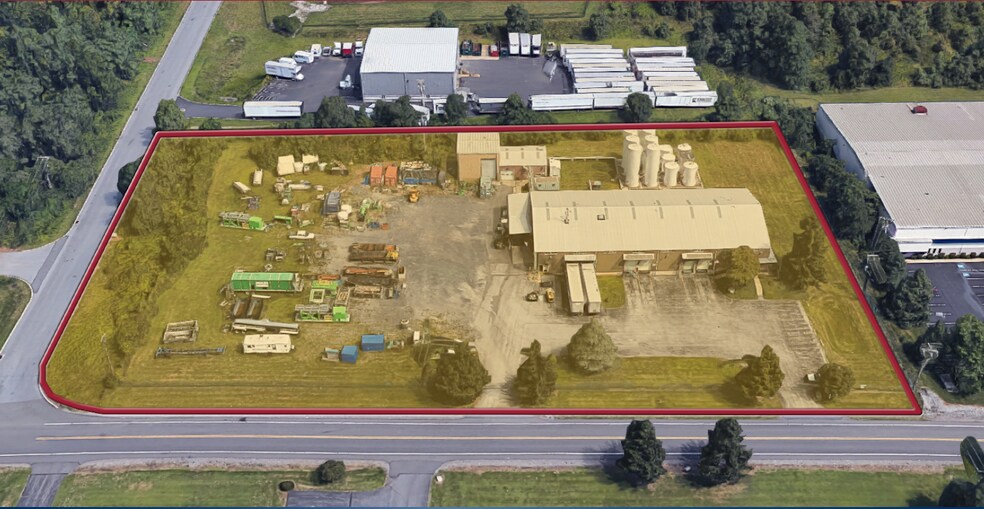 569 Industrial Dr, Lewisberry, PA à vendre - Photo du bâtiment - Image 2 de 4