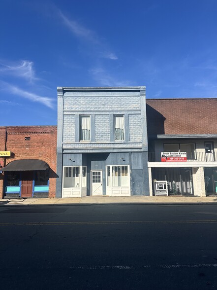 122 W Swannanoa Ave, Liberty, NC for sale - Building Photo - Image 3 of 4