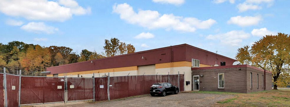 3330 Mike Collins Dr, Saint Paul, MN for lease - Building Photo - Image 2 of 4