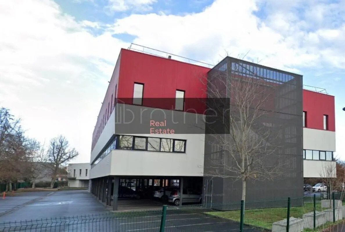 Office in Mérignac for lease Building Photo- Image 1 of 2