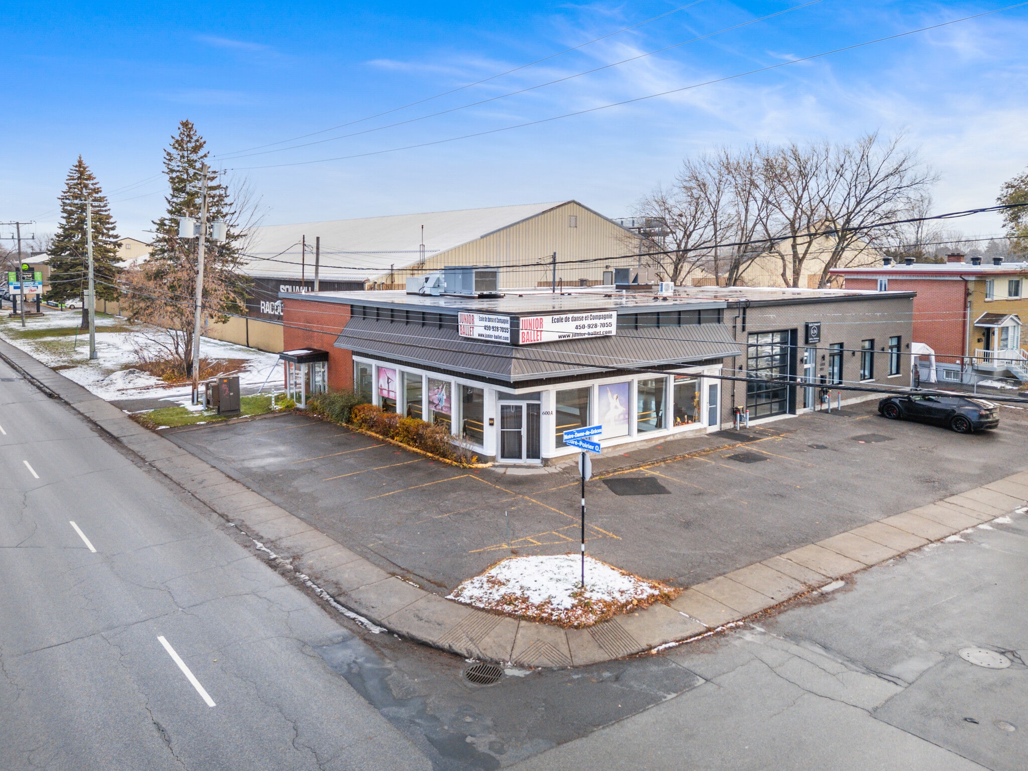 598-600 Boul Cure-Poirier O, Longueuil, QC for lease Primary Photo- Image 1 of 5