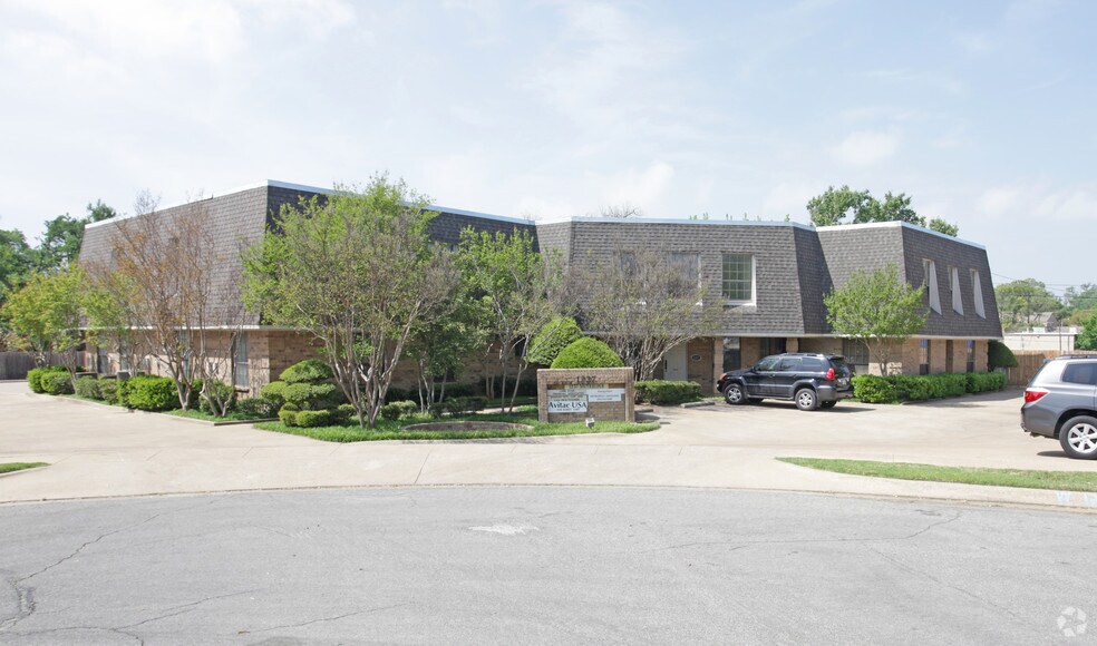 1237 Southridge Ct, Hurst, TX à louer - Photo du bâtiment - Image 3 de 14