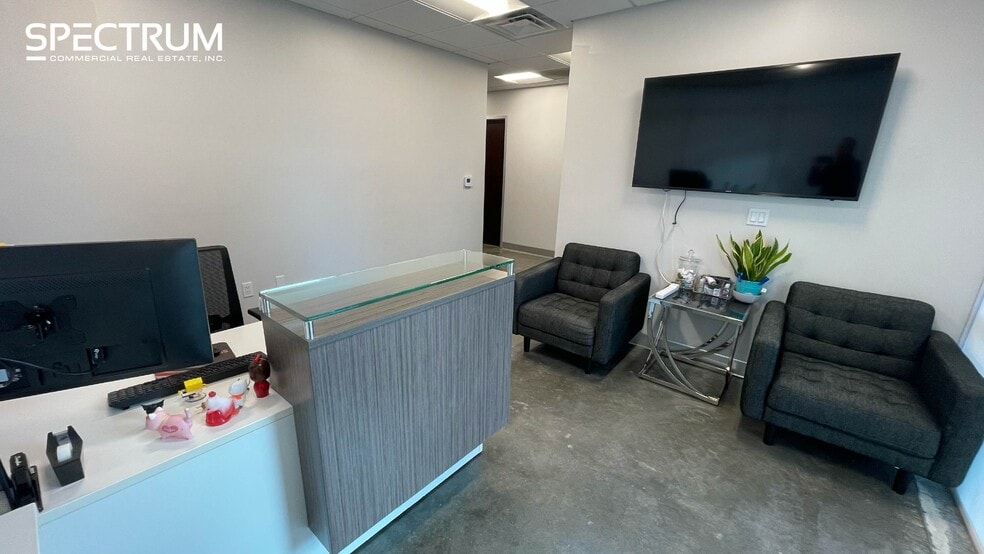 28392 Constellation Rd, Valencia, CA for lease - Building Photo - Image 2 of 18