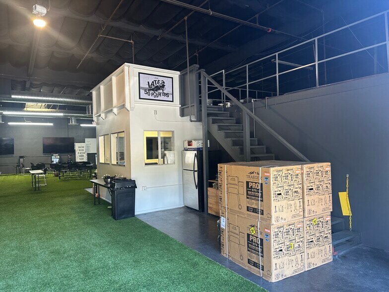 8460 Red Oak St, Rancho Cucamonga, CA à louer - Photo du bâtiment - Image 2 de 22