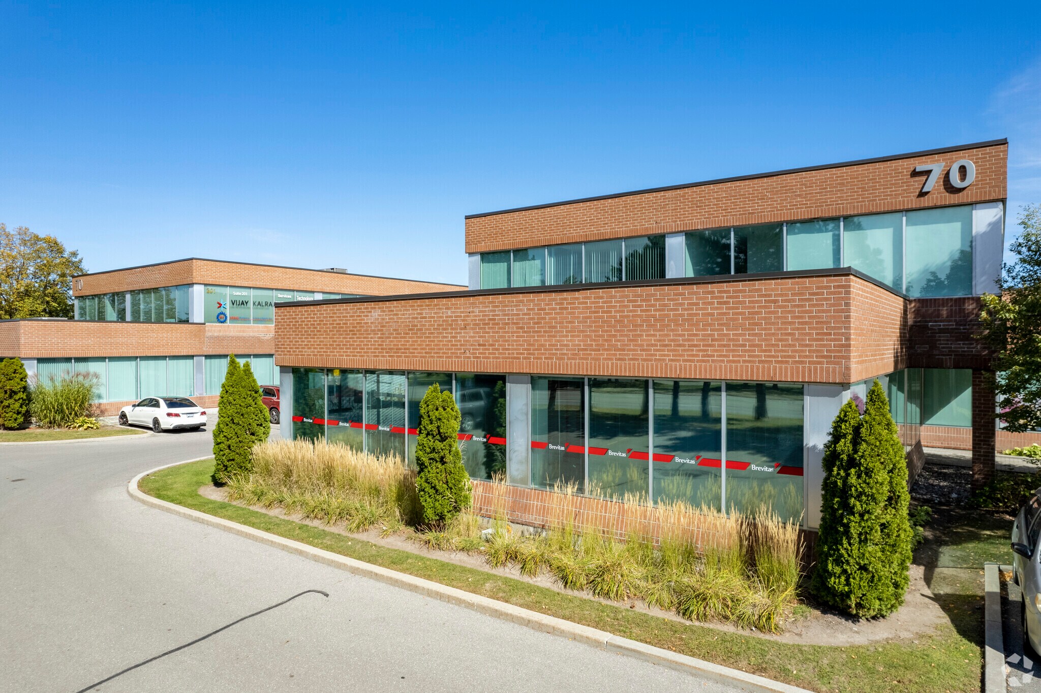 70 E Beaver Creek Rd, Richmond Hill, ON for sale Primary Photo- Image 1 of 1