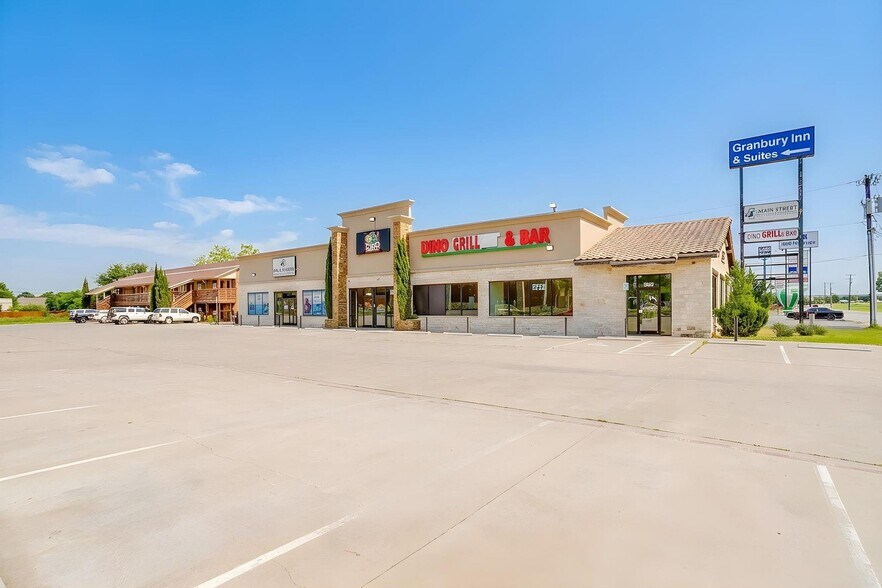 1333-1337 N Plaza Dr, Granbury, TX à vendre - Photo du bâtiment - Image 2 de 28