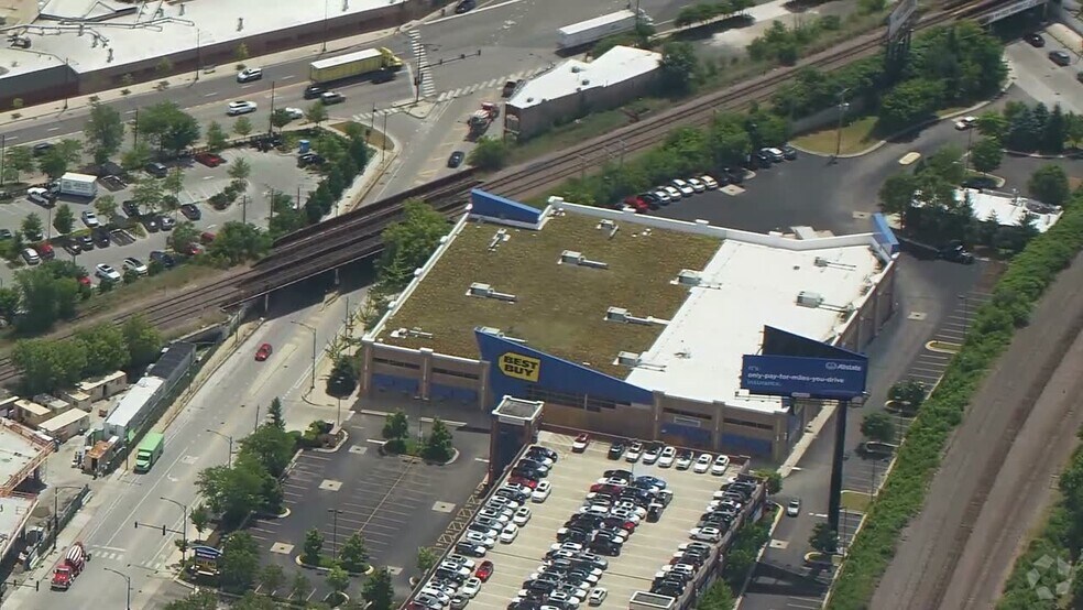 2100 N Elston Ave, Chicago, IL à vendre - Vidéo aérienne - Image 2 de 3