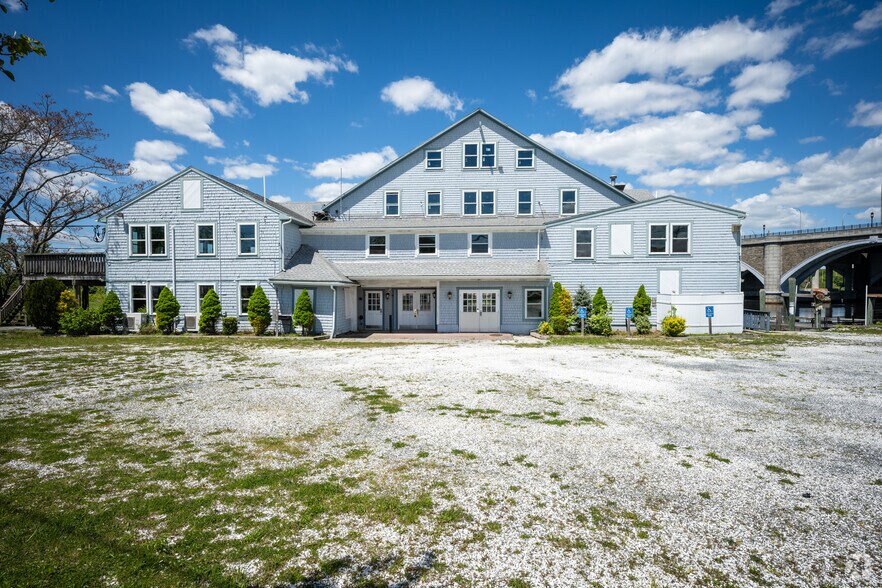 28 Water St, East Providence, RI à vendre - Photo du bâtiment - Image 3 de 42
