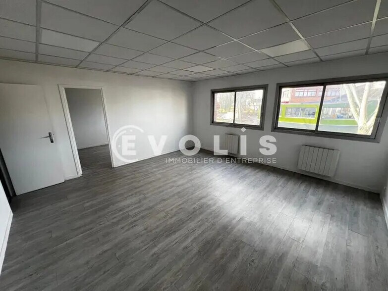 Office in Lisses for lease - Interior Photo - Image 3 of 8