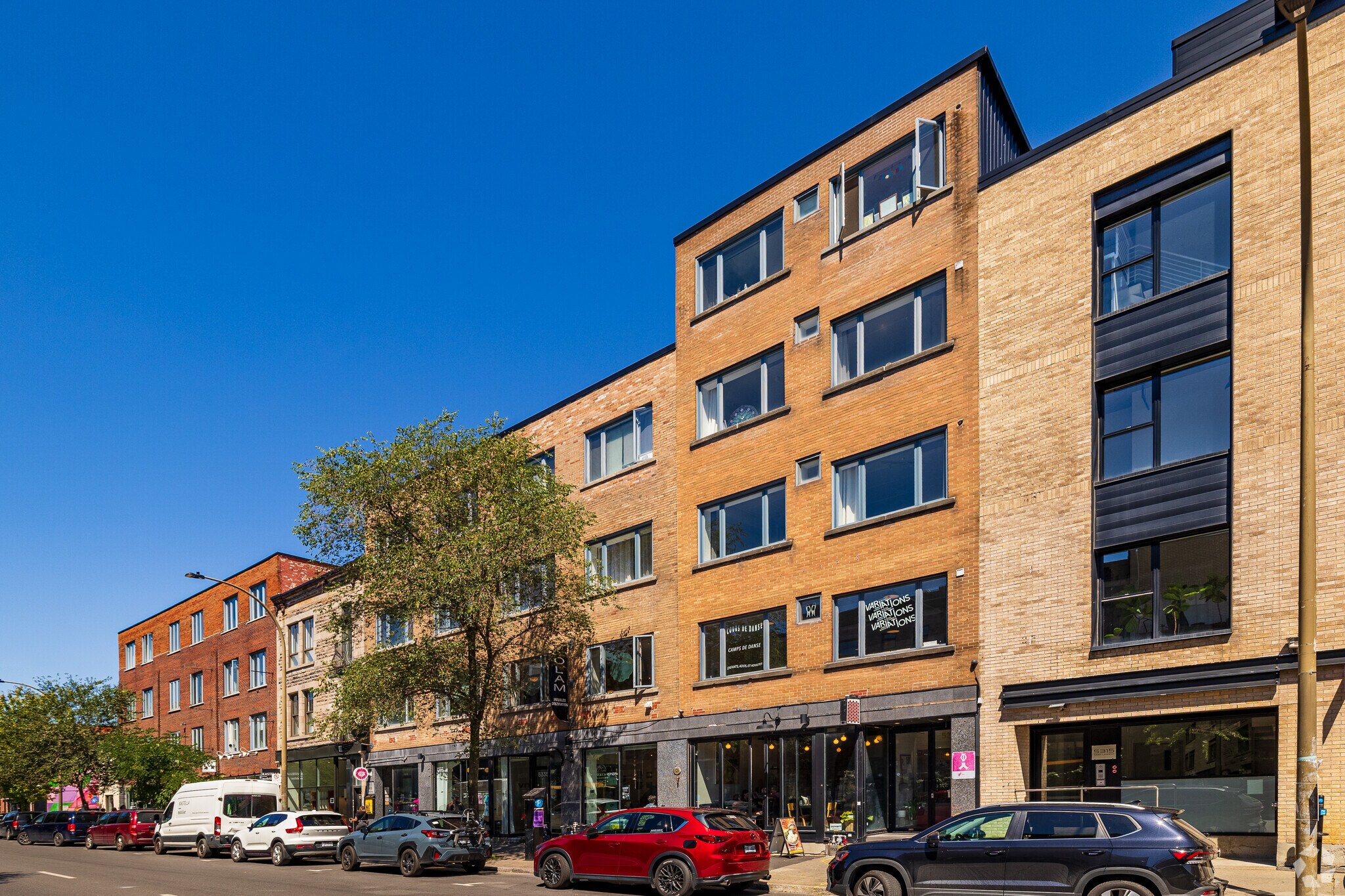 5329-5337 Boul Saint-Laurent, Montréal, QC à louer Photo du bâtiment- Image 1 de 5