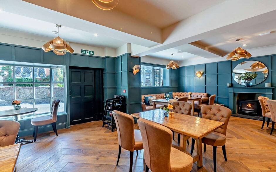 Peach Hill Ln, Crawley for sale - Interior Photo - Image 3 of 12