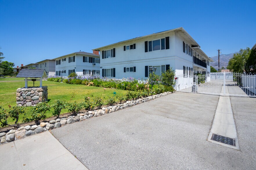 921-933 W Huntington Dr, Arcadia, CA for sale - Building Photo - Image 3 of 27