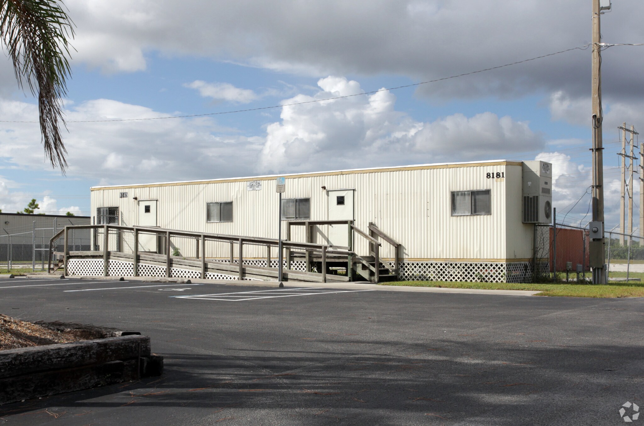 8181 Mainline Pky, Fort Myers, FL à louer Photo principale- Image 1 de 4