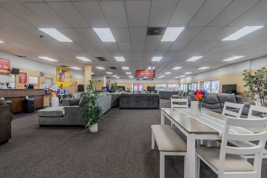 925 N Central Ave, Medford, OR à vendre - Photo du bâtiment - Image 3 de 4