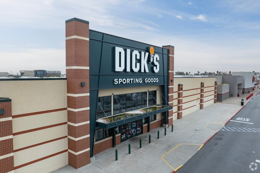 700 E Expressway 83, McAllen, TX for lease - Primary Photo - Image 1 of 5