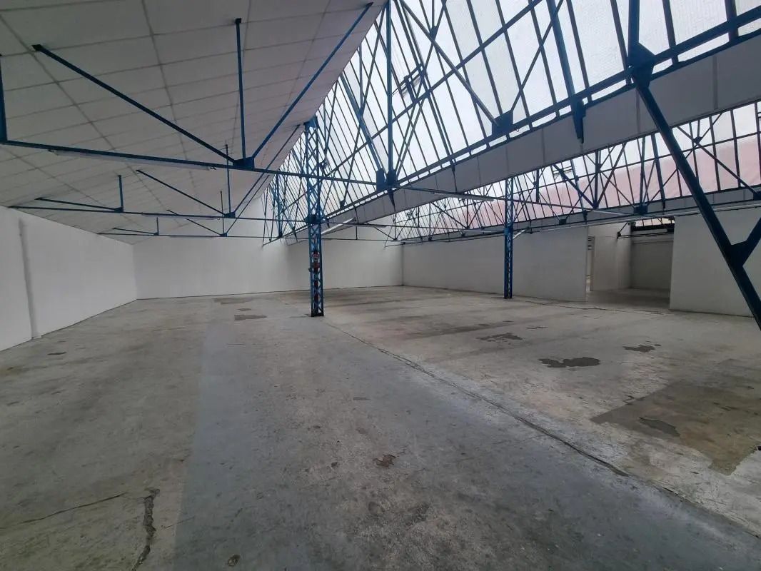 Flex in Montreuil for lease Interior Photo- Image 1 of 7