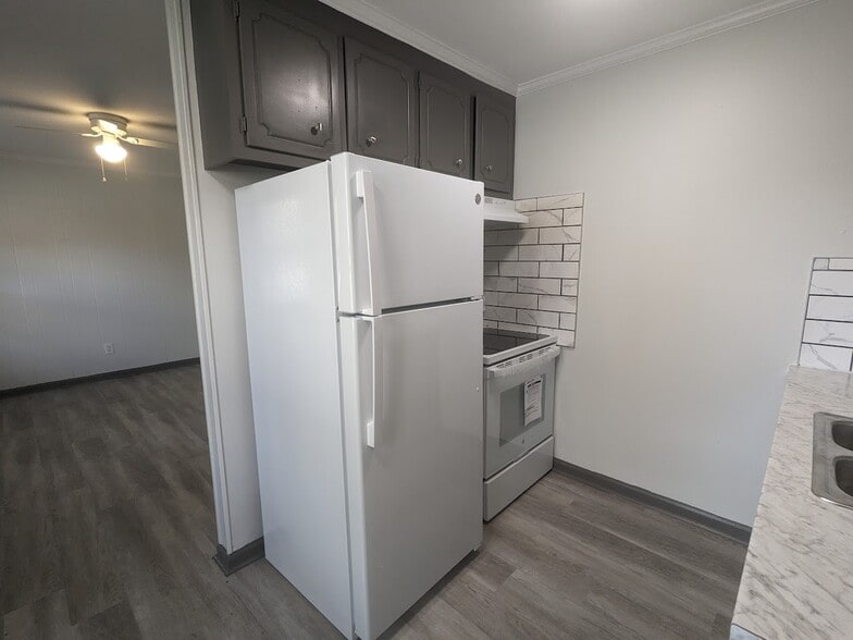 804 Meadow Ridge Ct, Winston-Salem, NC for sale - Interior Photo - Image 3 of 24