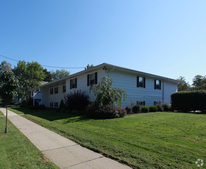 22-26 Watkins Ave, Oneonta, NY à louer - Photo principale - Image 1 de 7