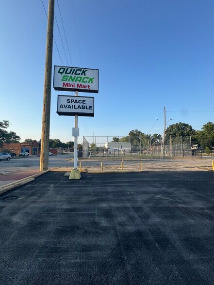 5701-5707 Troost Ave, Kansas City, MO à vendre - Photo du bâtiment - Image 2 de 12