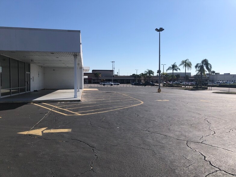 9391 N Florida Ave, Tampa, FL for sale - Building Photo - Image 3 of 17