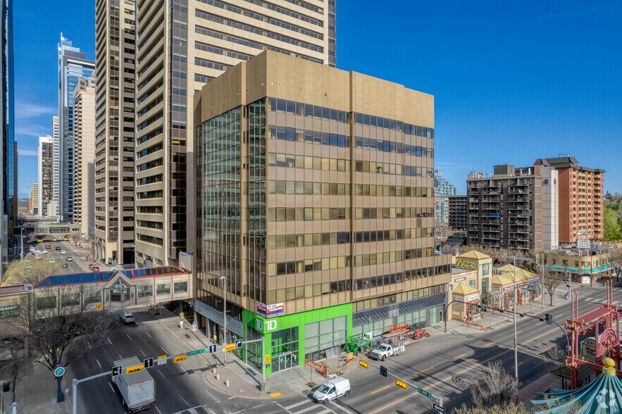 305 SW Centre St, Calgary, AB à louer - Photo du bâtiment - Image 1 de 6