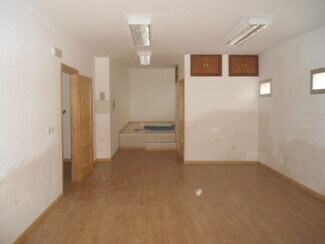 Plus de détails pour Multi-résidentiel à vendre