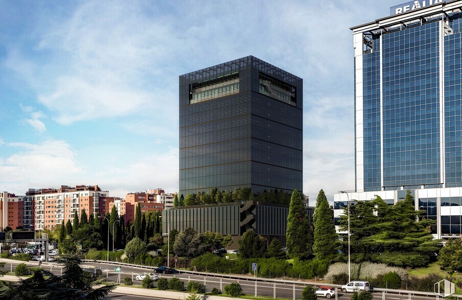 Calle Retama, 7, Madrid, Madrid à louer - Photo du bâtiment - Image 2 de 5