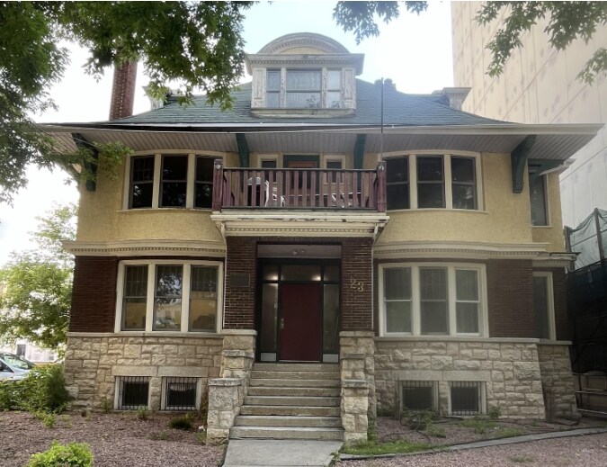 23 Kennedy St, Winnipeg, MB for sale Primary Photo- Image 1 of 2