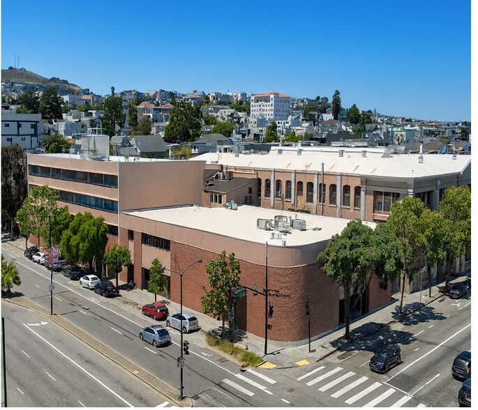 Cesar Chaves, San Francisco, CA à vendre - Photo principale - Image 2 de 8