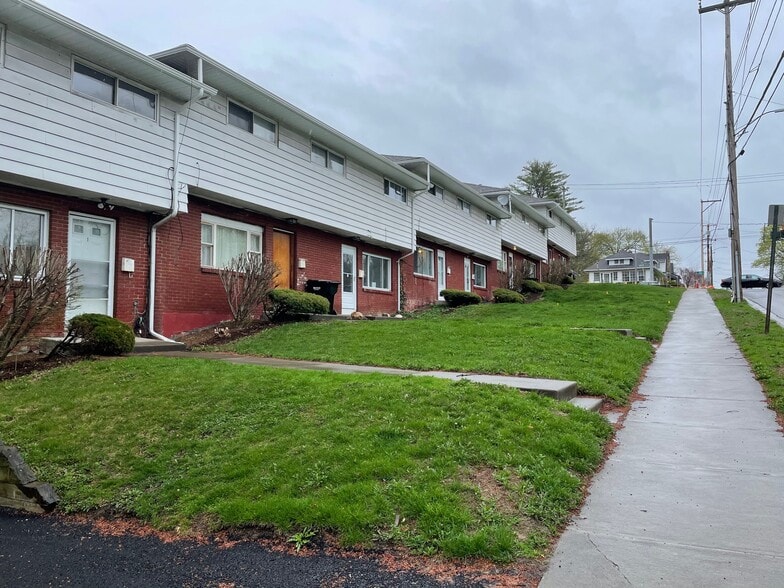 101 Hooper Rd, Endicott, NY à vendre - Photo principale - Image 1 de 81