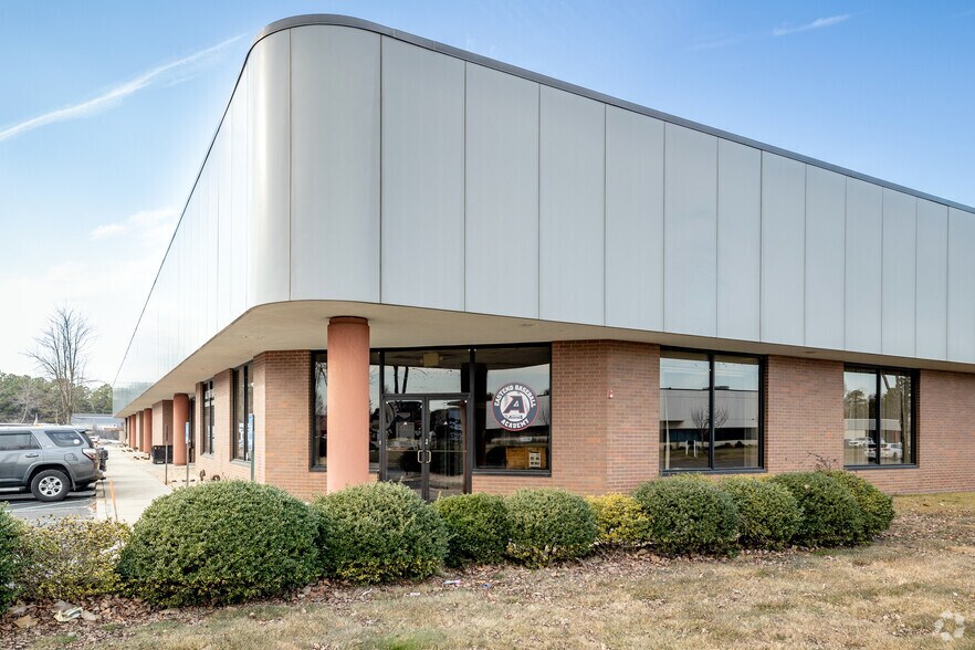 22 Industrial Blvd, Medford, NY à louer - Photo du bâtiment - Image 3 de 4