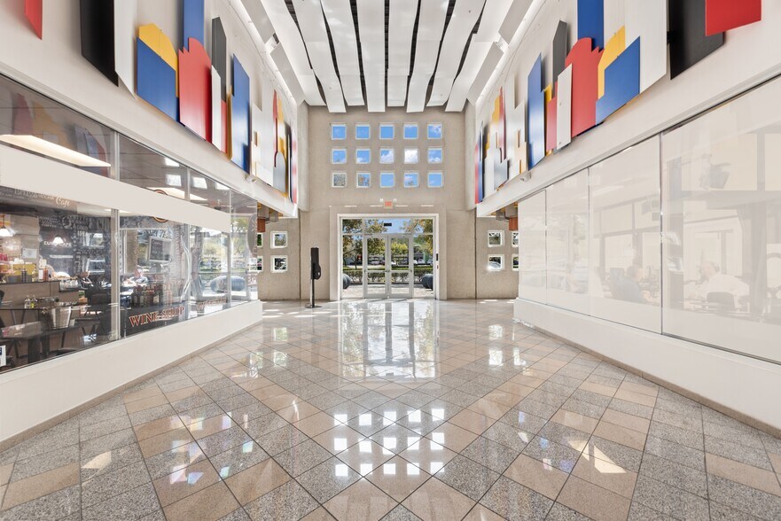 7791 NW 46th St, Doral, FL à vendre - Hall d’entrée - Image 2 de 4