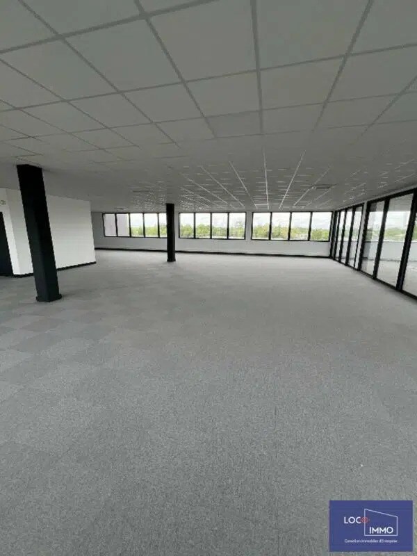 Office in Mérignac for lease Interior Photo- Image 1 of 9
