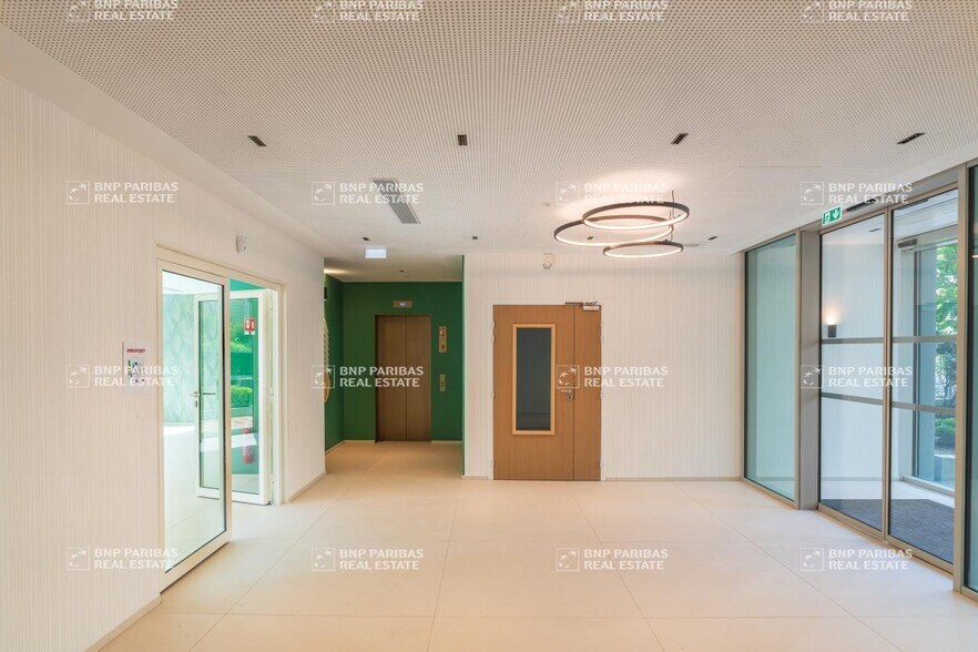 18 Rue Horace Vernet, Issy-les-Moulineaux for lease - Lobby - Image 3 of 16