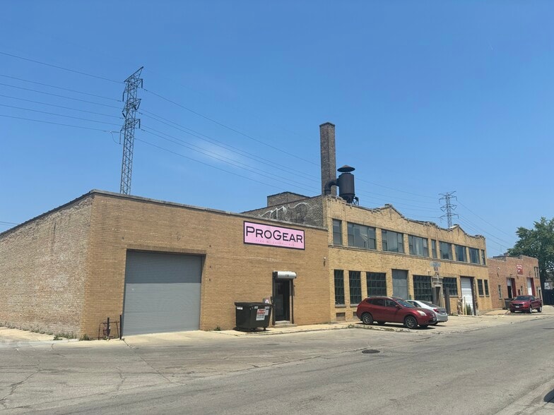 1730-1740 W Carroll Ave, Chicago, IL for sale - Building Photo - Image 2 of 8