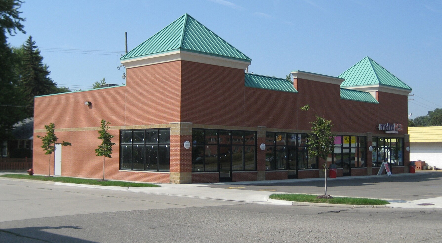 25755-25775 W Eight Mile Rd, Redford Township, MI à louer Photo du bâtiment- Image 1 de 2