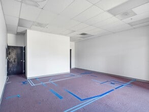 6591-6599 Collins Dr, Moorpark, CA à louer Photo intérieure- Image 2 de 4