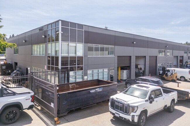 Plus de détails pour 9465 189th St, Surrey, BC - Flex à vendre