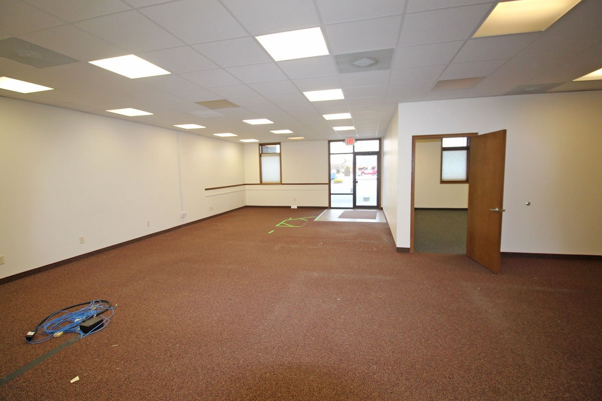 360 N Main St, Bluffton, IN for lease Interior Photo- Image 1 of 11